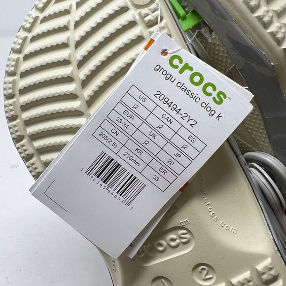 New Crocs Star Wars Baby Yoda Mandalorian Classic Clogs with Jibbitz Sz J2 - Picture 12 of 12